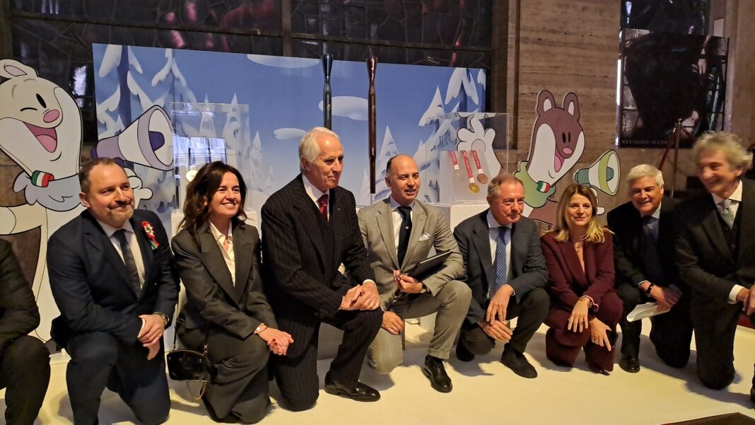 Le istituzioni davanti alla fiaccola olimpica